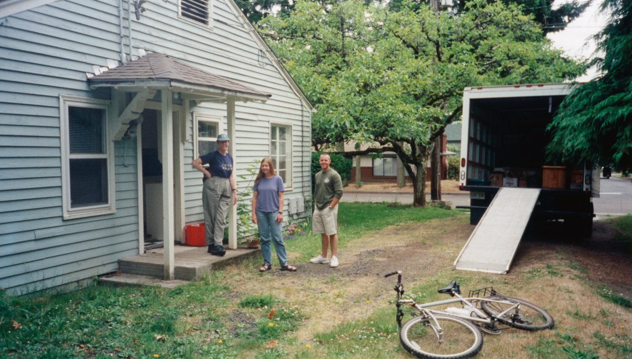 Jen moving into house on NW Grant Corvallis- June 2002